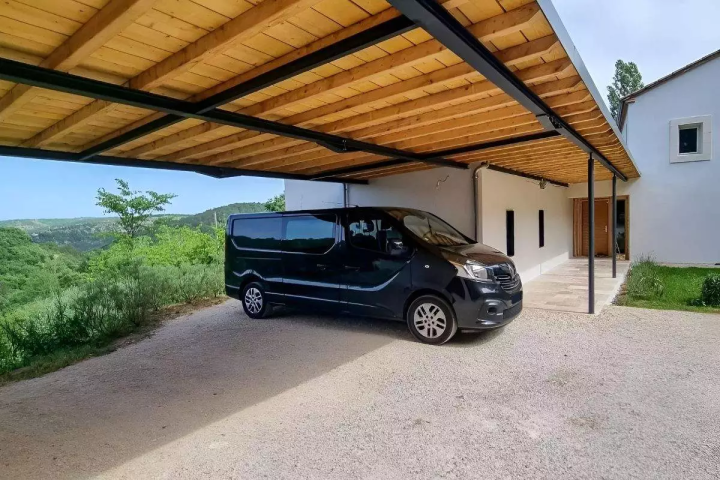 Nous réalisons le carport adapté à vos besoins.