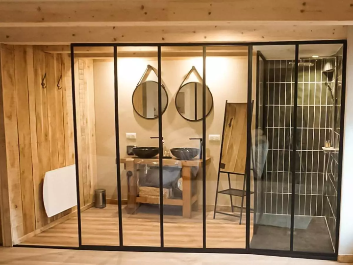 Nous fabriquons des menuiseries en acier.